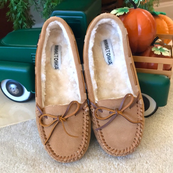 Brand New Minnetonka Genuine Suede Slip-On Moccasin Slipper Shoes - Picture 3 of 14